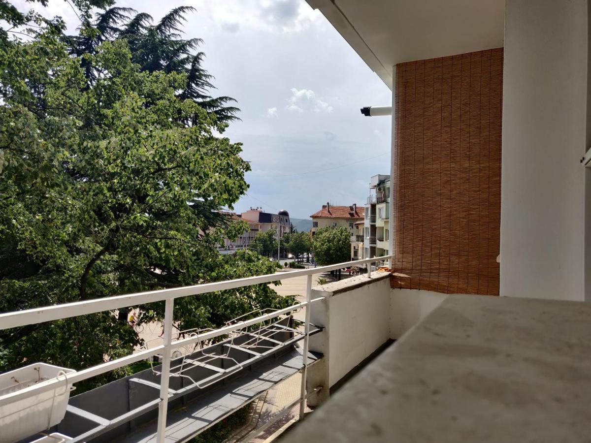 White Apartment Kazanlŭk Exterior photo